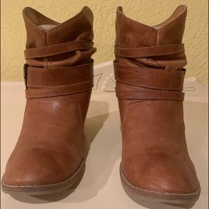 Mia Brown Leather Boot. SZ 8.